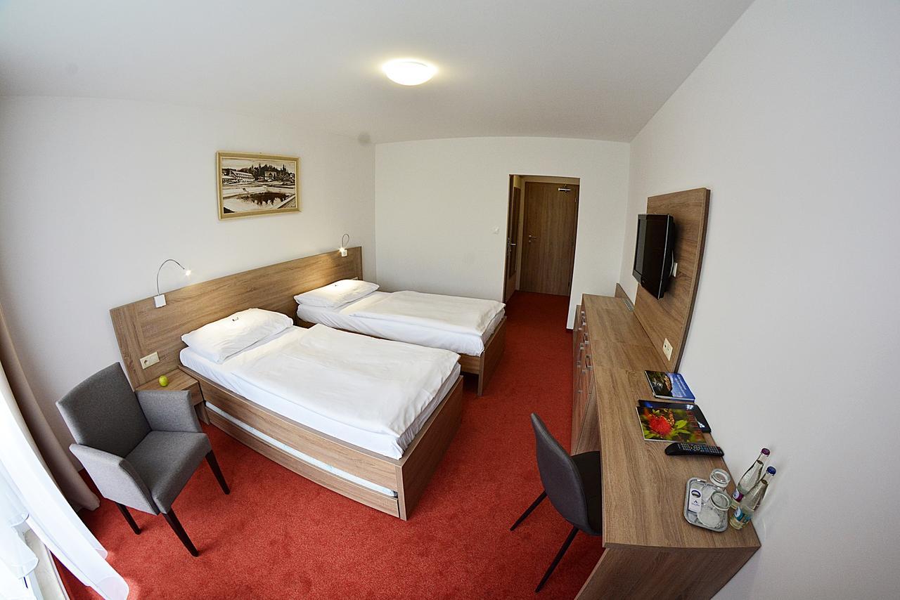 Alexandra Šport Hotel Púchov Exteriör bild