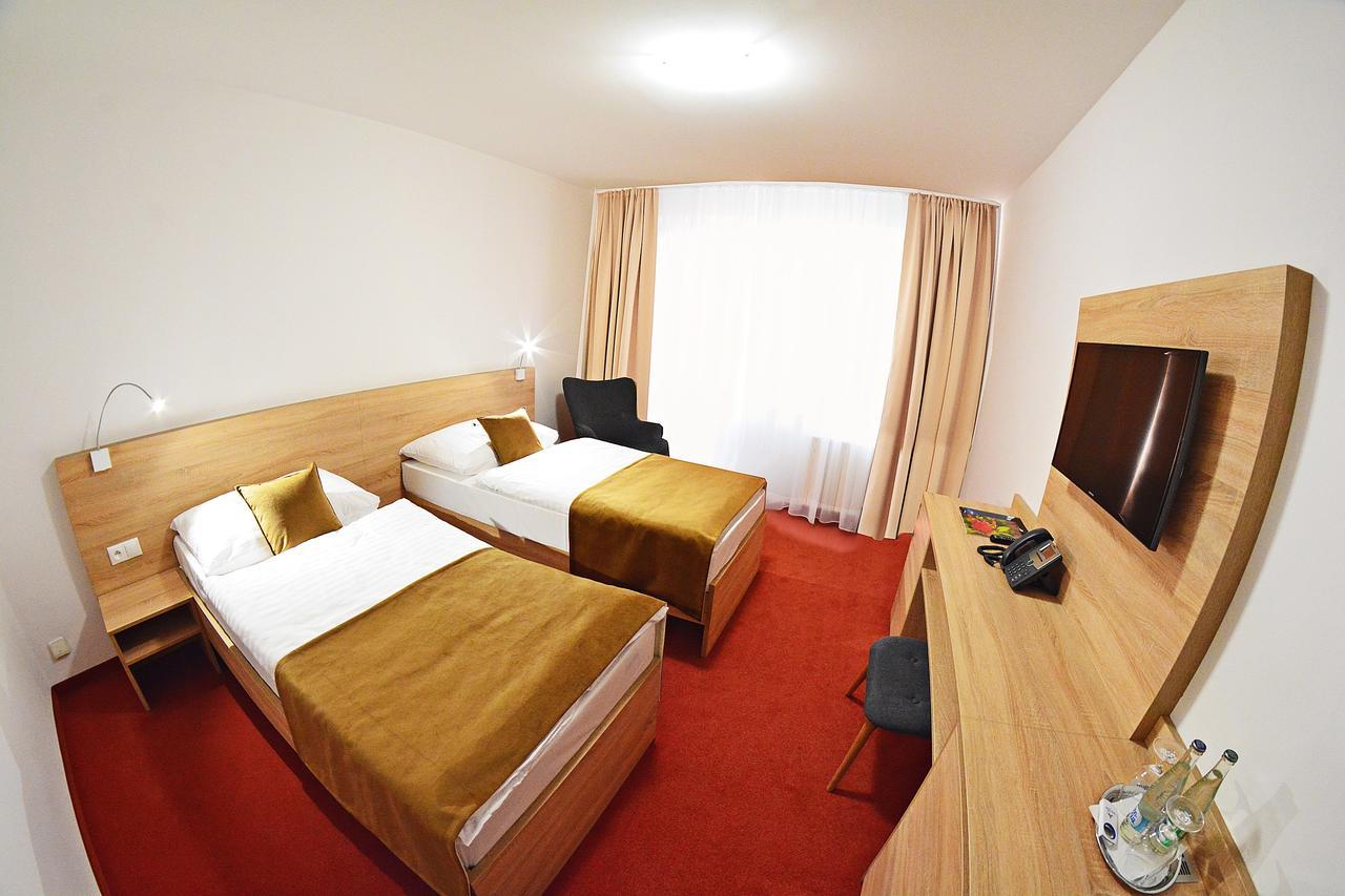 Alexandra Šport Hotel Púchov Exteriör bild