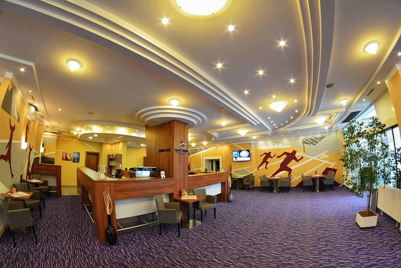 Alexandra Šport Hotel Púchov Exteriör bild