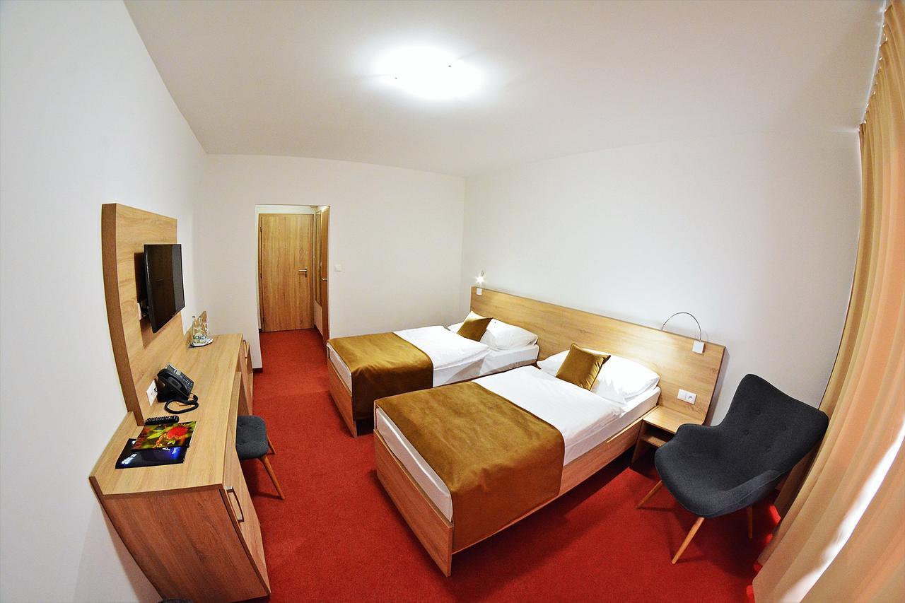 Alexandra Šport Hotel Púchov Exteriör bild