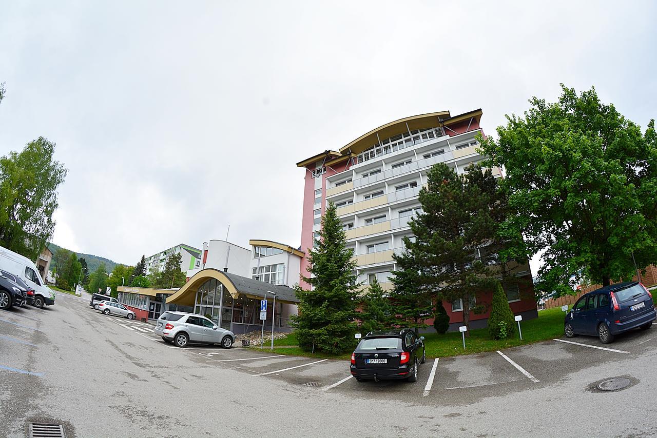 Alexandra Šport Hotel Púchov Exteriör bild